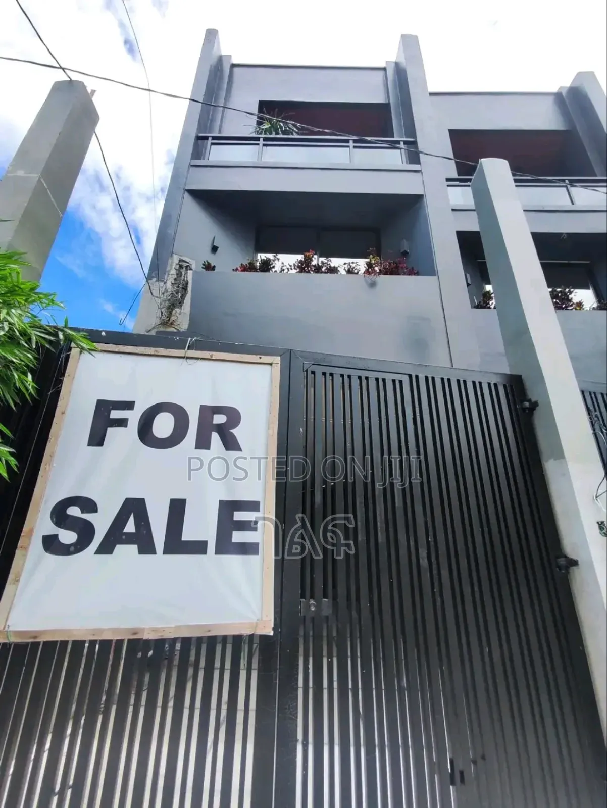 7bdrm House in 250 ካሬ ሰሚት ሲኤምሲ G+2, Bole for sale