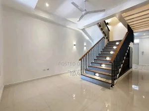 7bdrm House in 250 ካሬ ሰሚት ሲኤምሲ G+2, Bole for sale