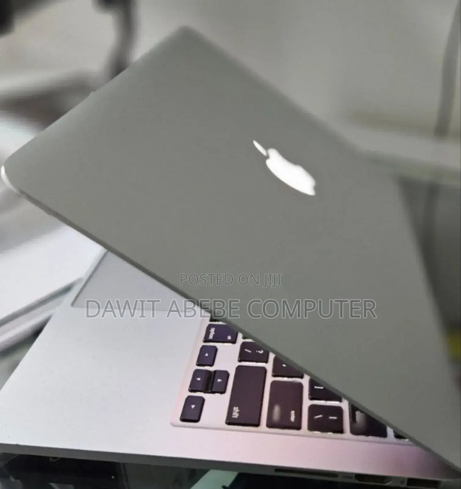 New Laptop Apple MacBook Pro 2015 8GB Intel Core I5 SSD 1T