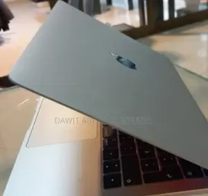 Photo - New Laptop Apple MacBook Pro 2019 8GB Intel Core I5 SSD 128GB