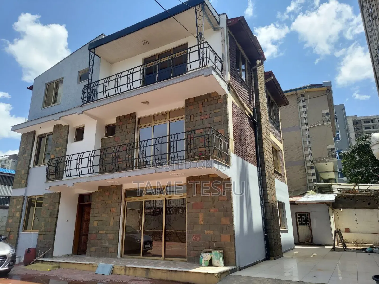 Furnished 5bdrm House in Bole Minlihemi for sale