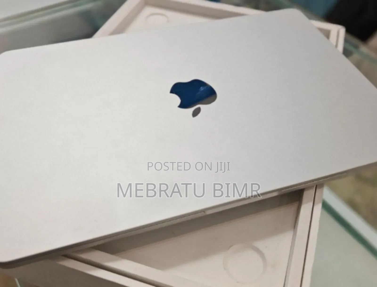 New Laptop Apple MacBook Air 2022 M2 8GB Apple M2 SSD 256GB