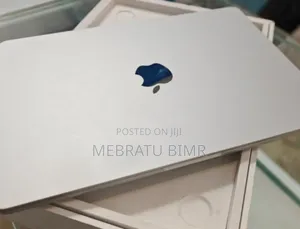 New Laptop Apple MacBook Air 2022 M2 8GB Apple M2 SSD 256GB