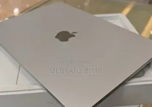 New Laptop Apple MacBook Air 2022 M2 8GB Apple M2 SSD 256GB