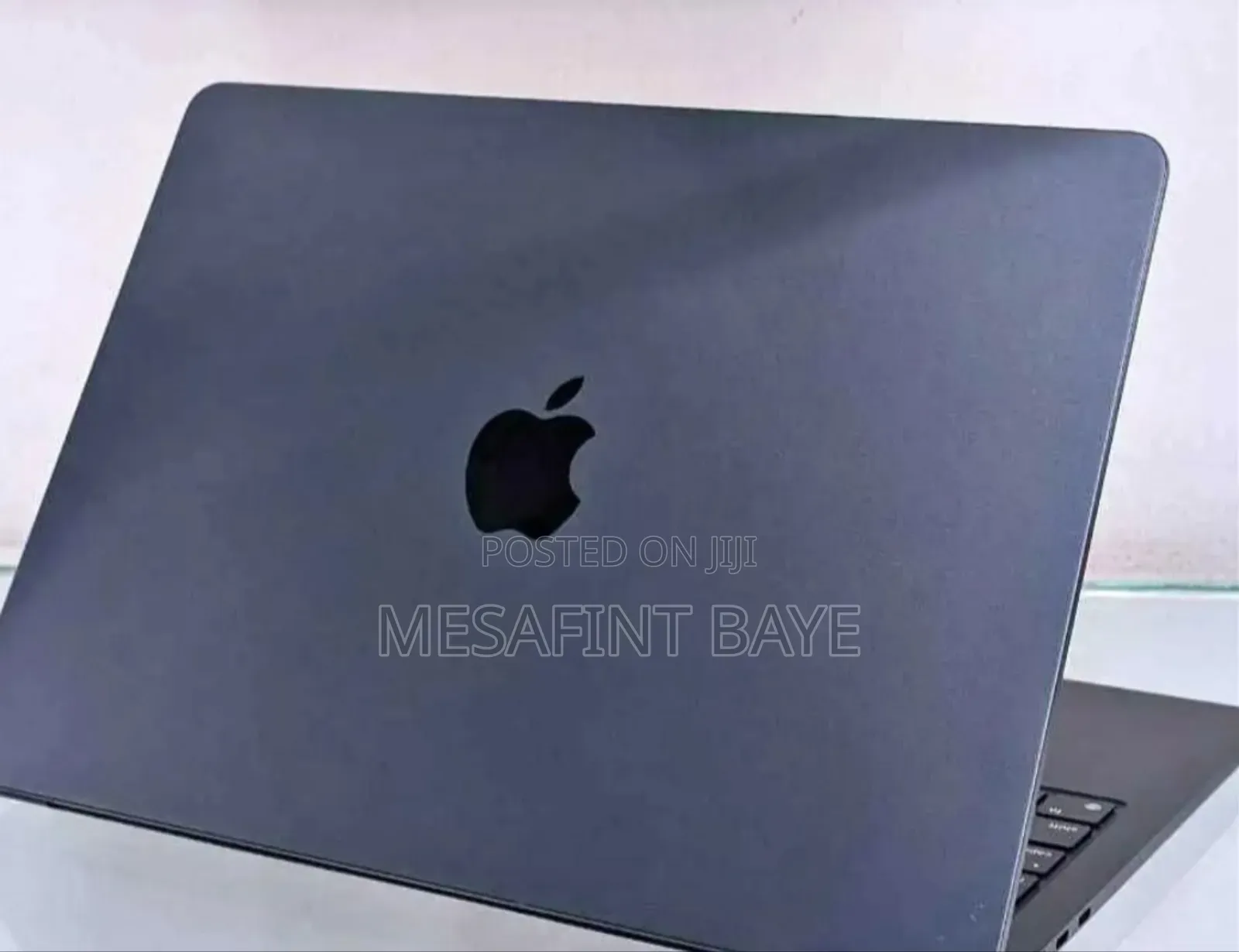 New Laptop Apple MacBook Air 2024 M3 13-Inch 8GB Apple M3 SSD 256GB