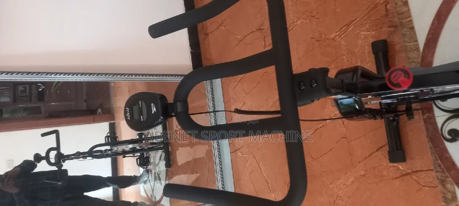 ጤንነቶን እና አቋሞን የሚጠበቁበት ዘመናዊ Reebok Sprint Exercise Bike