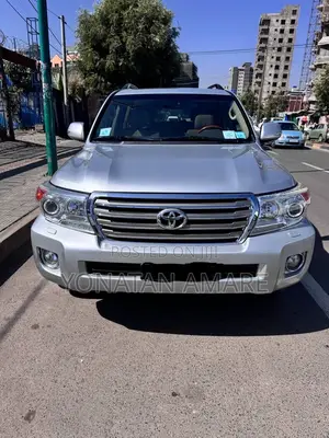 Photo - Toyota Land Cruiser 2015 Silver