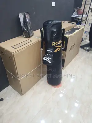 Photo - ዘመናዊ Reebok Punching Bag