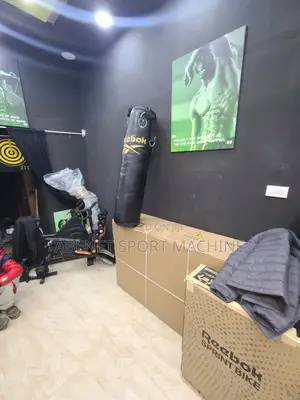 Photo - በቤቶ ቦክስ መስራት የሚችሉበት Reebok Punching Bag