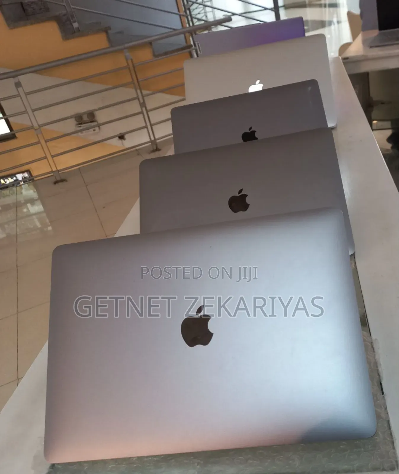 New Laptop Apple MacBook Pro 2018 8GB Intel Core I5 SSD 512GB