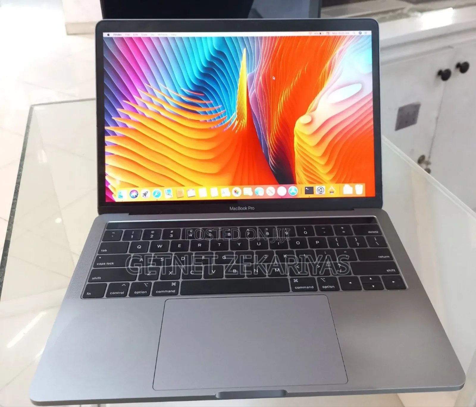 New Laptop Apple MacBook Pro 2018 8GB Intel Core I5 SSD 512GB