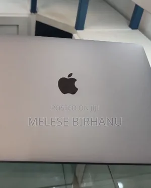 New Laptop Apple MacBook Pro 2018 8GB Intel Core I5 SSD 512GB