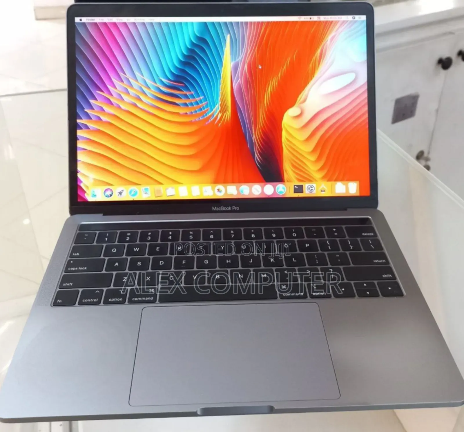 New Laptop Apple MacBook Pro 2018 8GB Intel Core I5 SSD 512GB