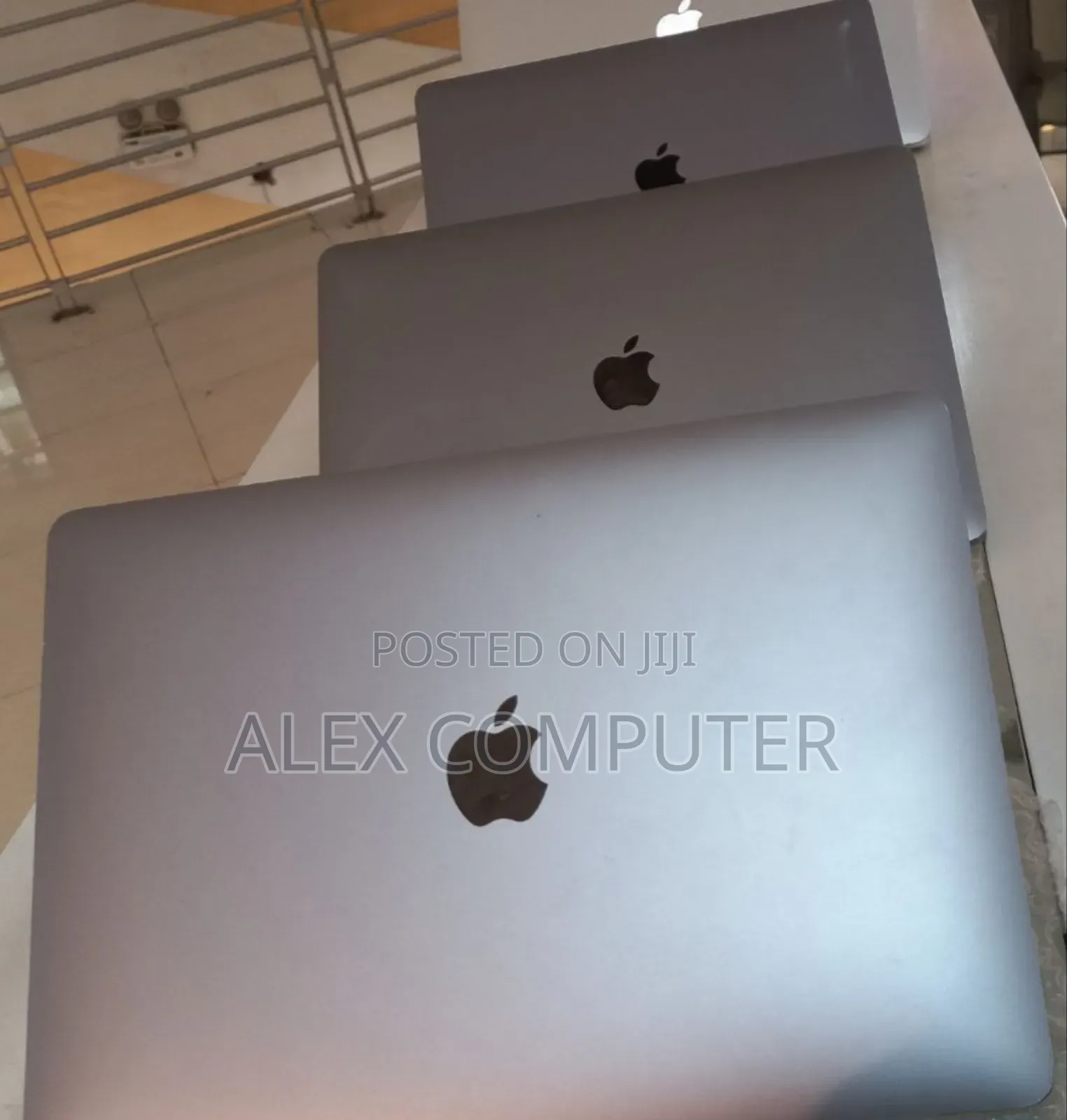 New Laptop Apple MacBook Pro 2018 8GB Intel Core I5 SSD 512GB