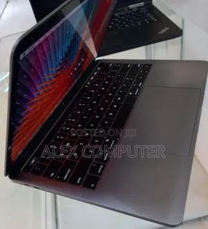 New Laptop Apple MacBook Pro 2018 8GB Intel Core I5 SSD 512GB