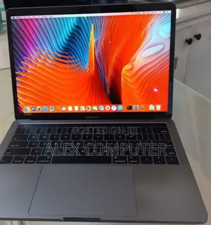 New Laptop Apple MacBook Pro 2018 8GB Intel Core I5 SSD 512GB