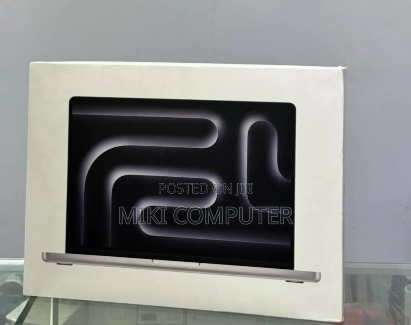 New Laptop Apple MacBook Pro 2024 M4 14-Inch 16GB Intel SSD 512GB