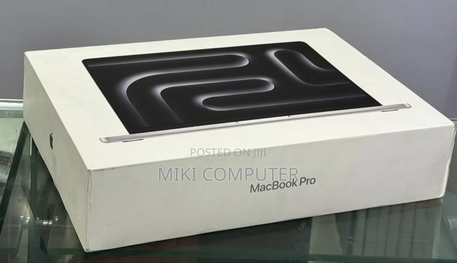 New Laptop Apple MacBook Pro 2024 M4 14-Inch 16GB Intel SSD 512GB