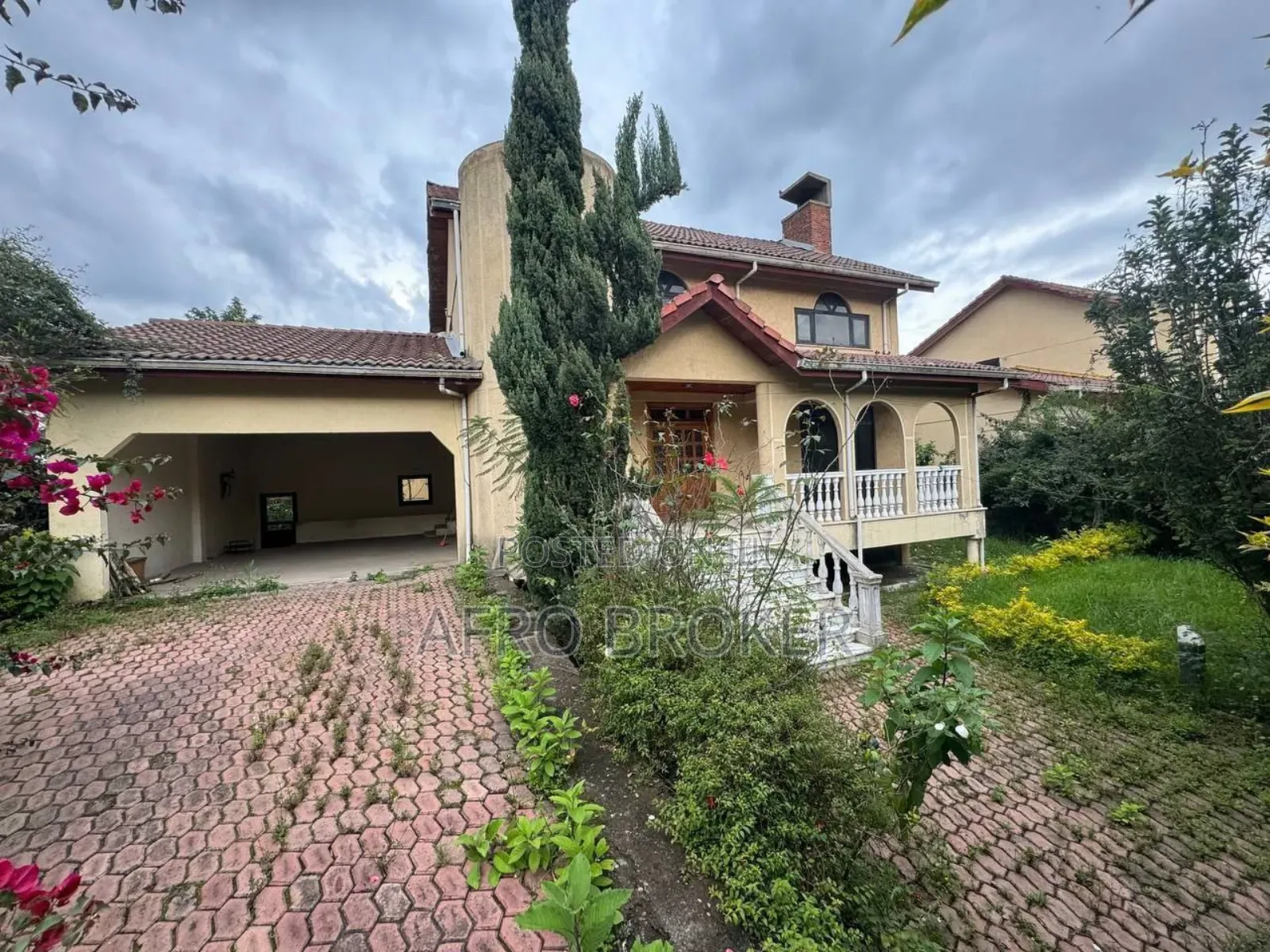 Furnished 6bdrm House in Gebriel, Akaky Kaliti for sale