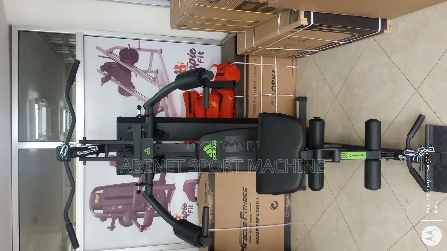 ለቤቶ የሚሆን ዘመናዊ Adidas Home Gym