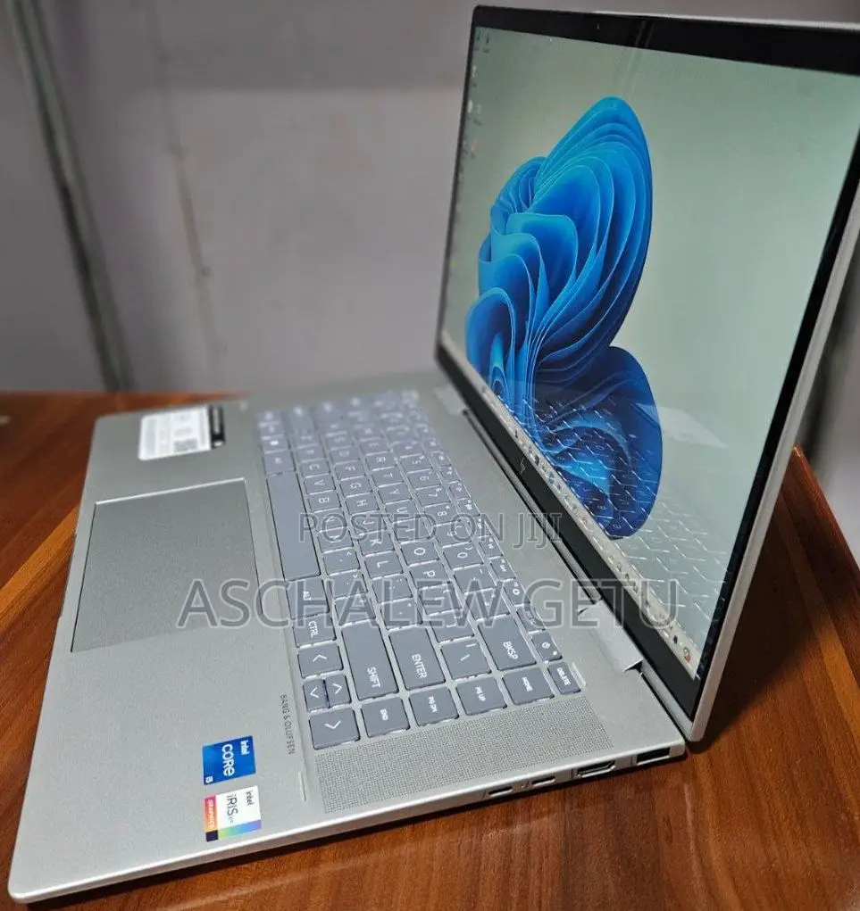 New Laptop HP Envy X360 8GB Intel Core I5 SSD 512GB