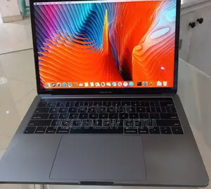 New Laptop Apple MacBook Pro 2017 8GB Intel Core I5 SSD 512GB