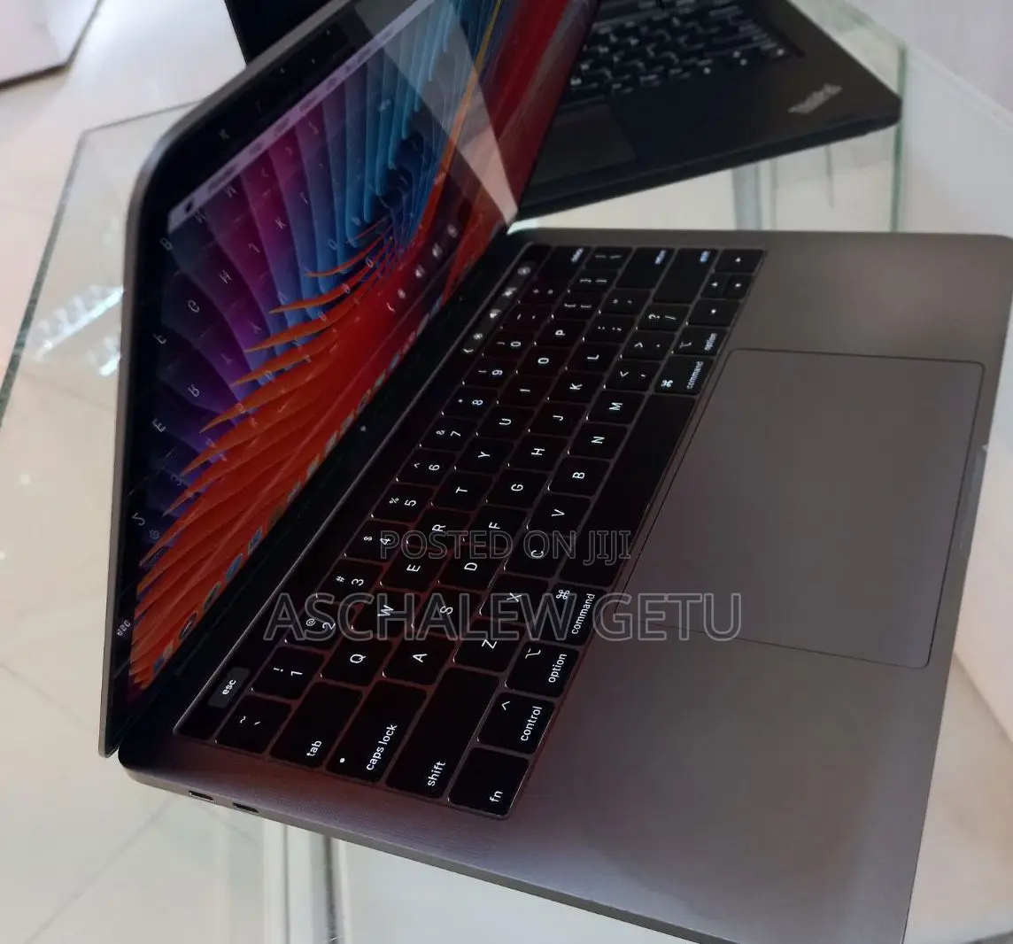 New Laptop Apple MacBook Pro 2017 8GB Intel Core I5 SSD 512GB