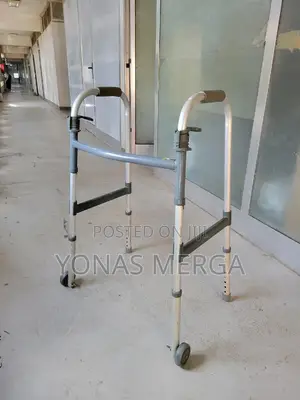 Photo - Walker With Wheels-Junior: 3 Inch Wheels (4ft.4in - 5ft.7in)