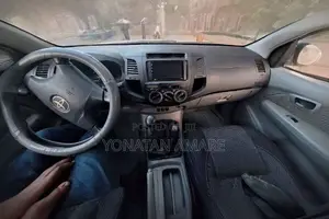 Toyota Hilux 2006 Gold