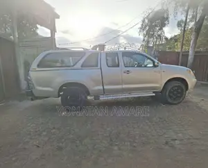 Toyota Hilux 2006 Gold