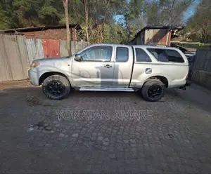 Toyota Hilux 2006 Gold