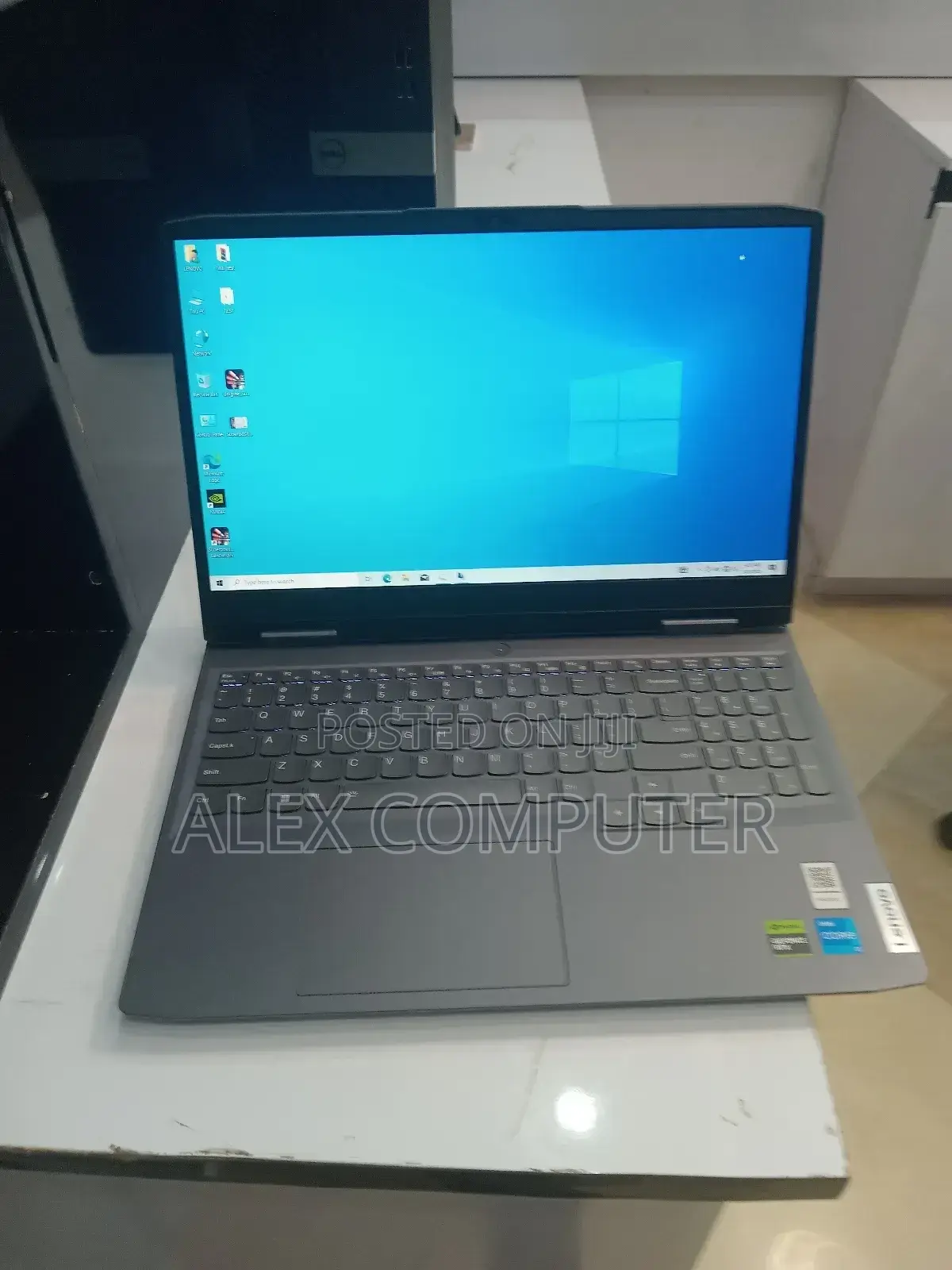 New Laptop Lenovo LOQ 15IRH8 16GB Intel Core I5 SSD 512GB