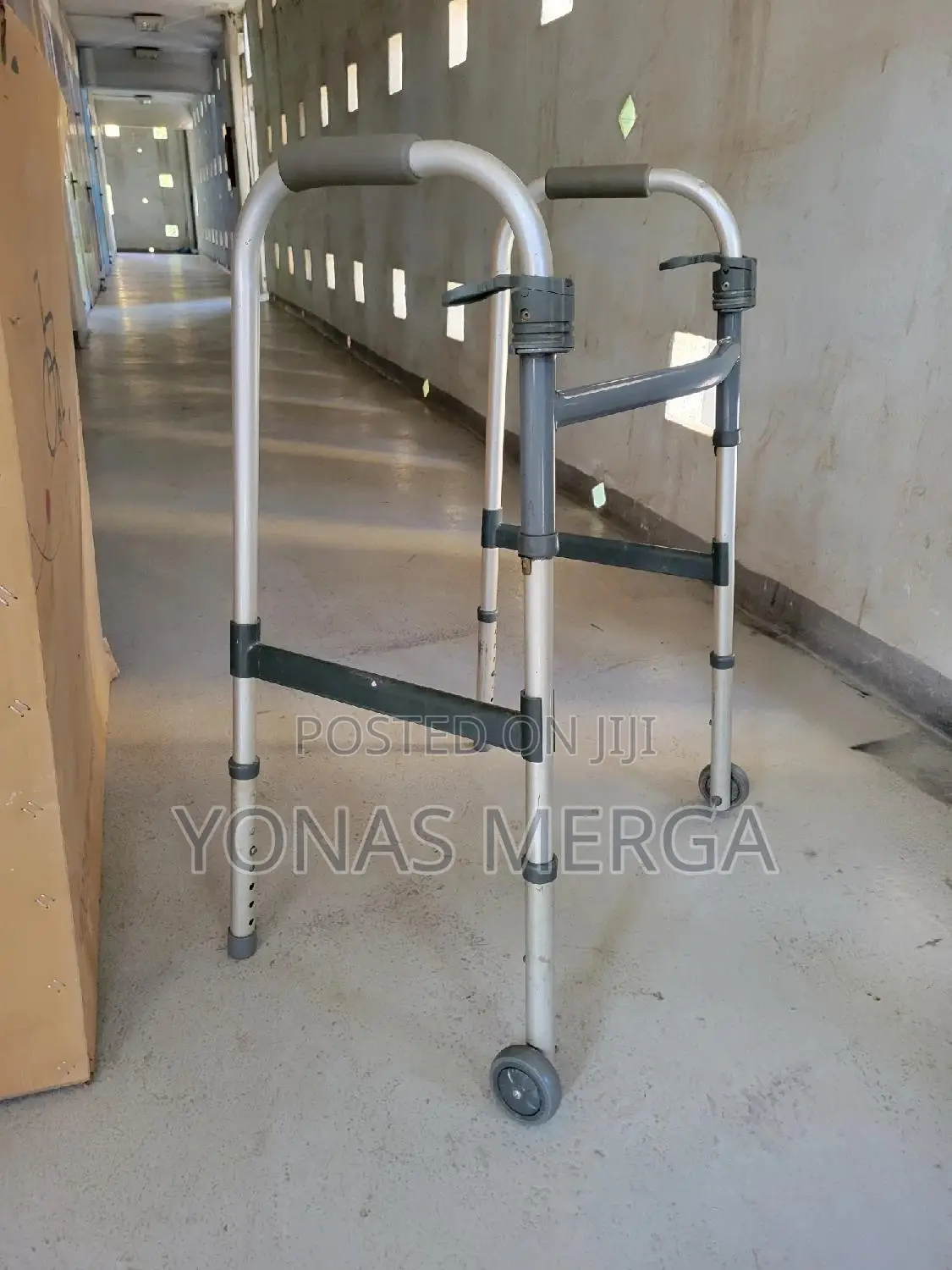 Folding Walker∆Π Portable: Anodized Aluminium Frame凸中walker