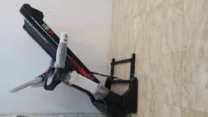 Photo - ዘመናዊ የስፖርት መሮጫ ማሽን Miracle Fitness