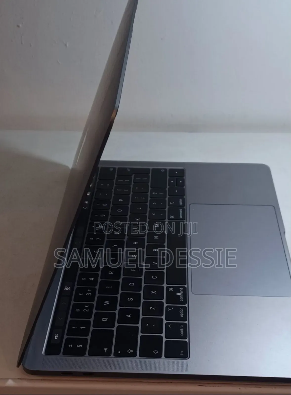 New Laptop Apple MacBook Pro 2018 8GB Intel Core I5 SSD 512GB