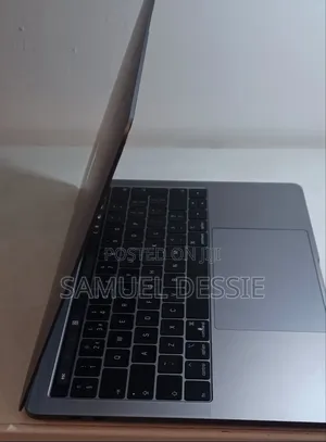 New Laptop Apple MacBook Pro 2018 8GB Intel Core I5 SSD 512GB