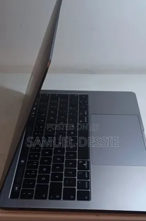 New Laptop Apple MacBook Pro 2018 8GB Intel Core I5 SSD 512GB