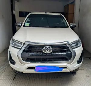 Toyota Hilux 2022 White