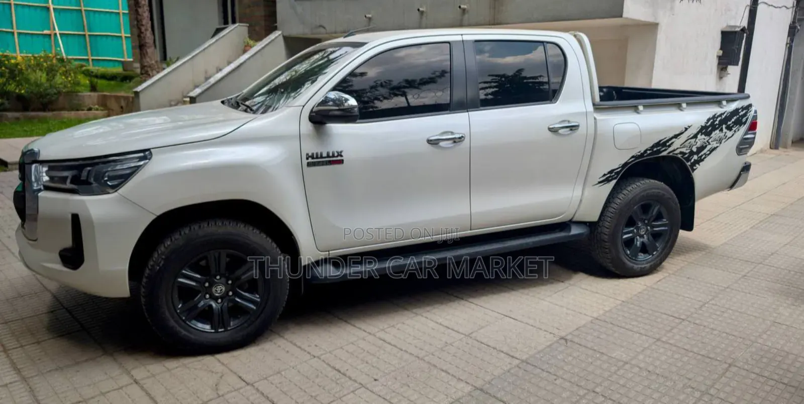 Toyota Hilux 2022 White