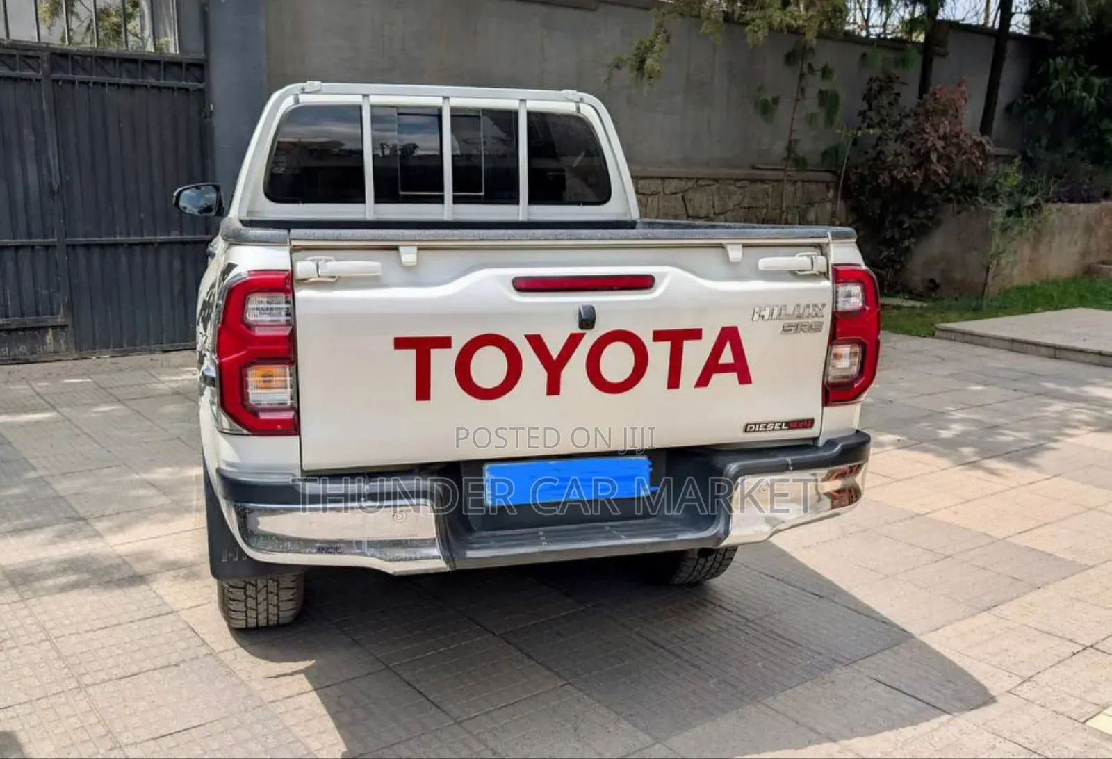 Toyota Hilux 2022 White