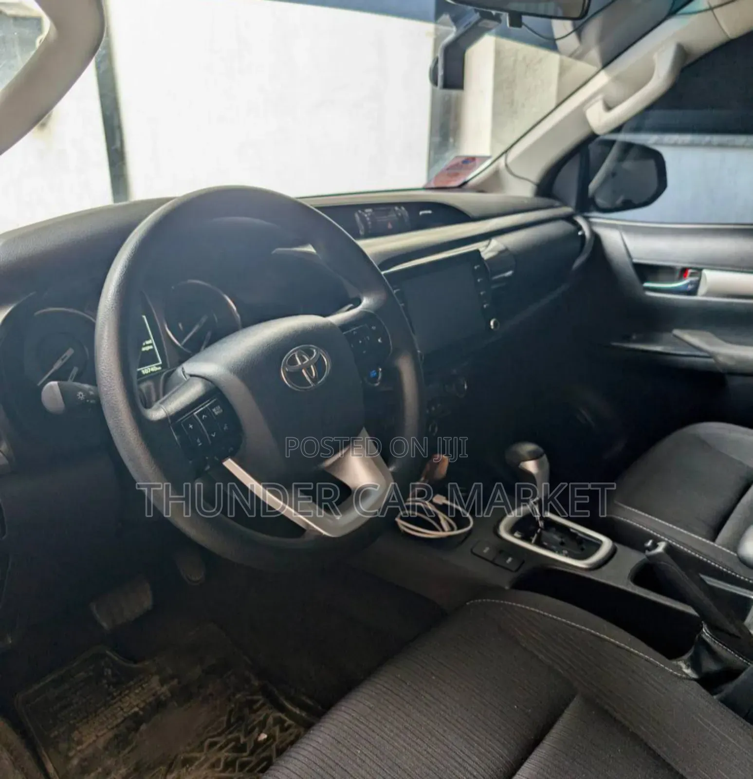 Toyota Hilux 2022 White