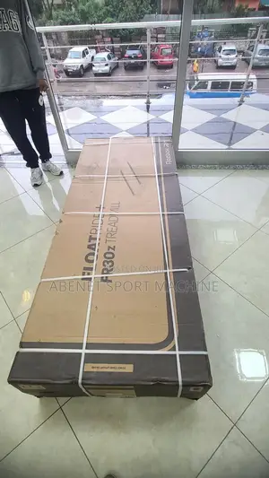 Photo - የአዉሮፓ ስታንዳርድ Reebok የመሮጫ ማሽን