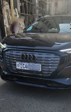 Photo - Audi Q5 2023 Black