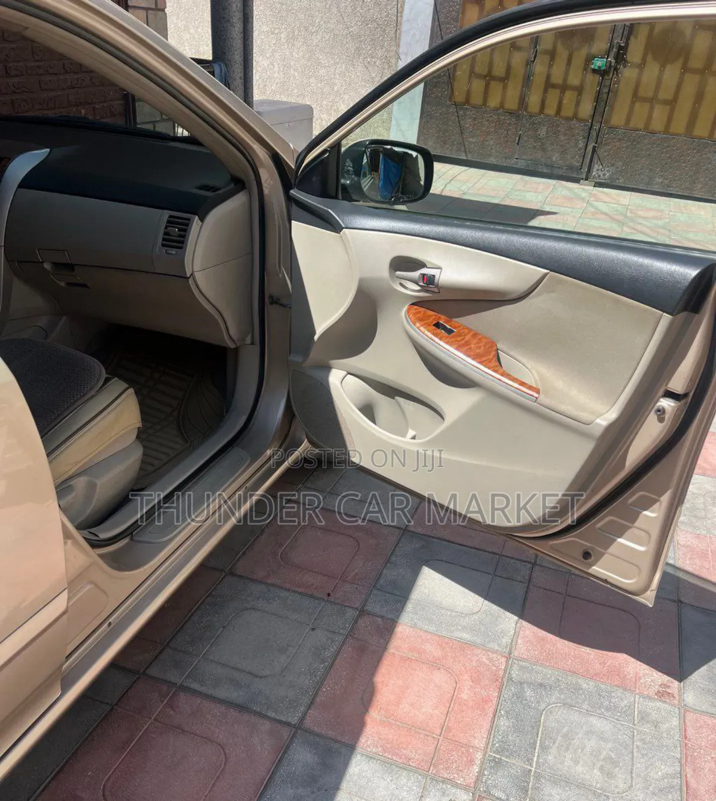 Toyota Corolla 2010 Gold