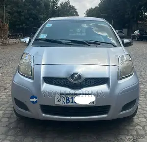 Photo - Toyota Yaris 2008 Silver