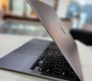 Photo - New Laptop Apple MacBook Air 2020 8GB Intel Core I5 SSD 256GB