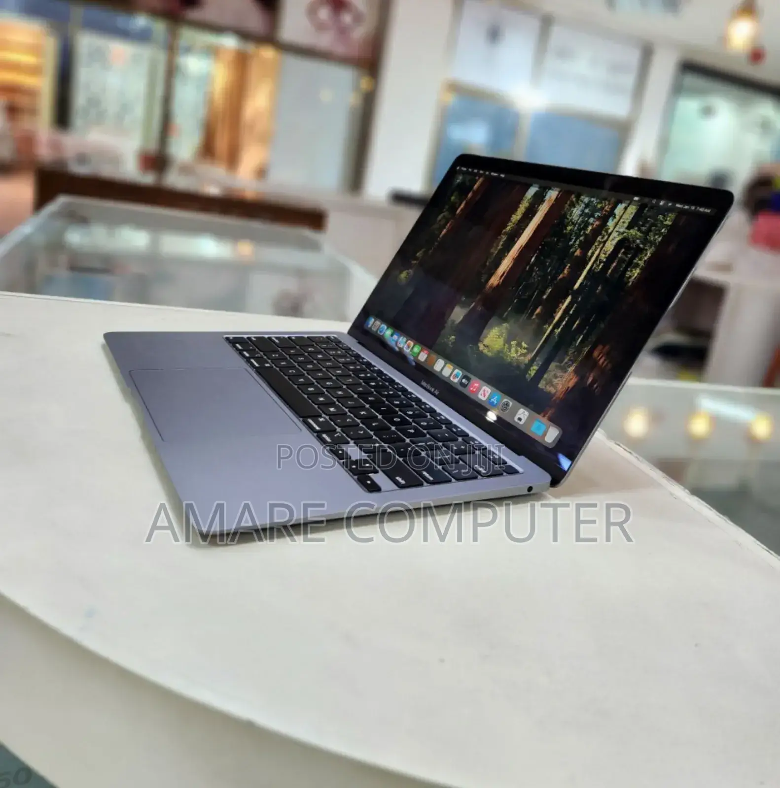 New Laptop Apple MacBook 2020 8GB Intel Core I3 SSD 256GB