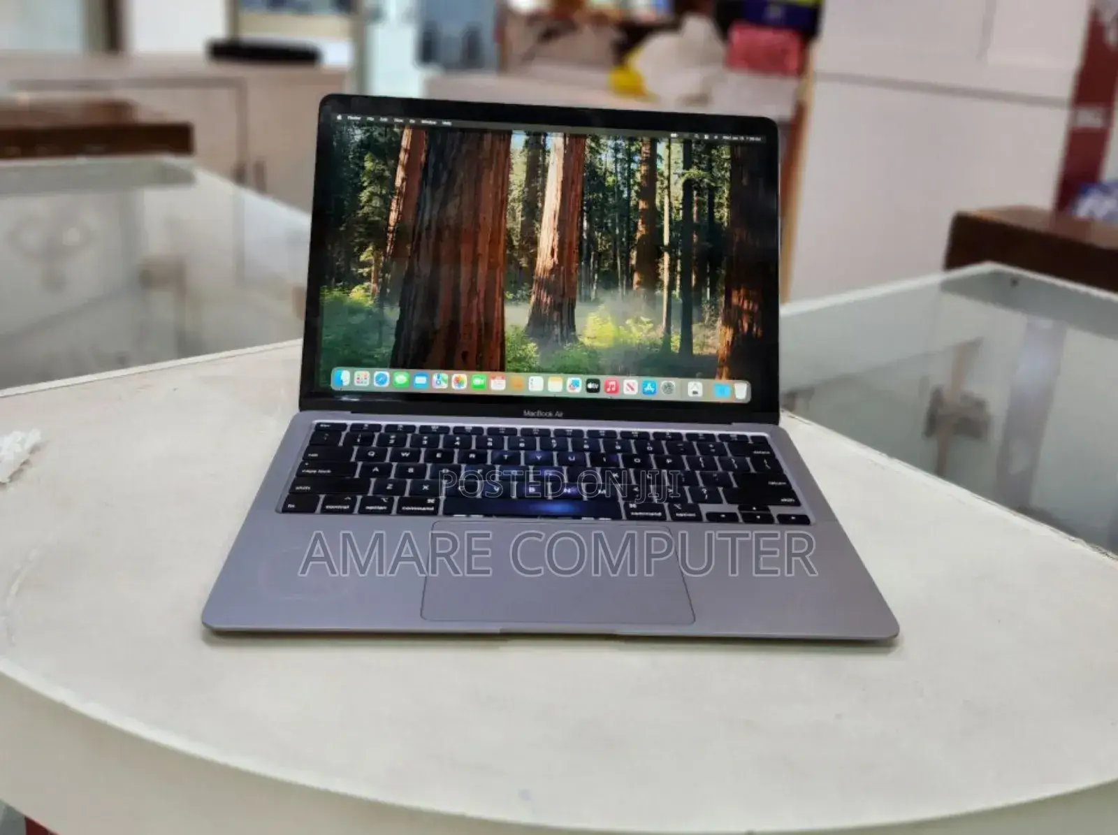 New Laptop Apple MacBook 2020 8GB Intel Core I3 SSD 256GB