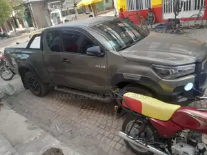 Toyota Hilux 2023 Gray