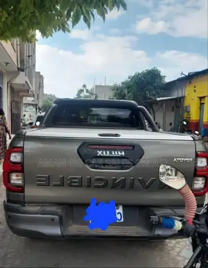 Toyota Hilux 2023 Gray